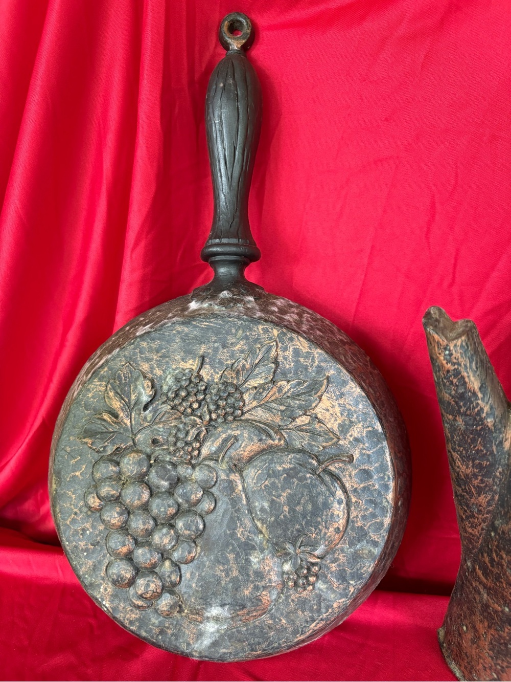 Decorative Grapevine Cast Iron Wall Plaque in Black